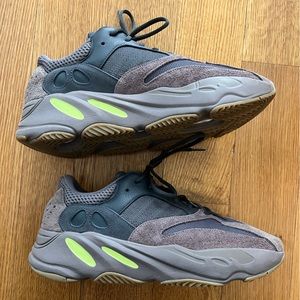 YEEZY WAVE RUNNER PERFECT CONDITION